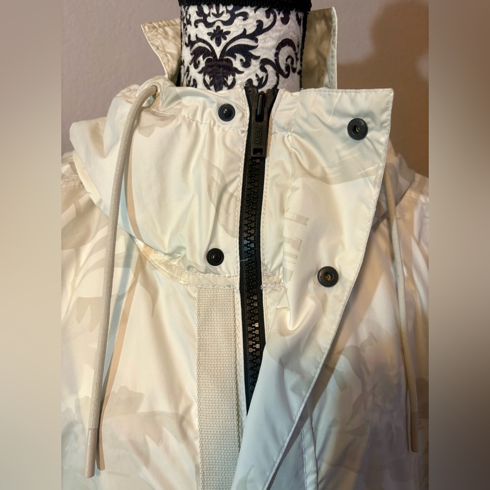 NIKE NSW White Long Leaf Printed Windbreaker Parka Jacket - Picture 9 of 16